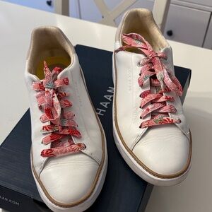 Cole Haan Women's White Sneakers does NOT come with Pink Floral Laces